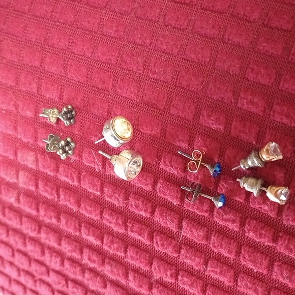 Lot of four vintage stud style pierced earrings - Picture 1 of 5